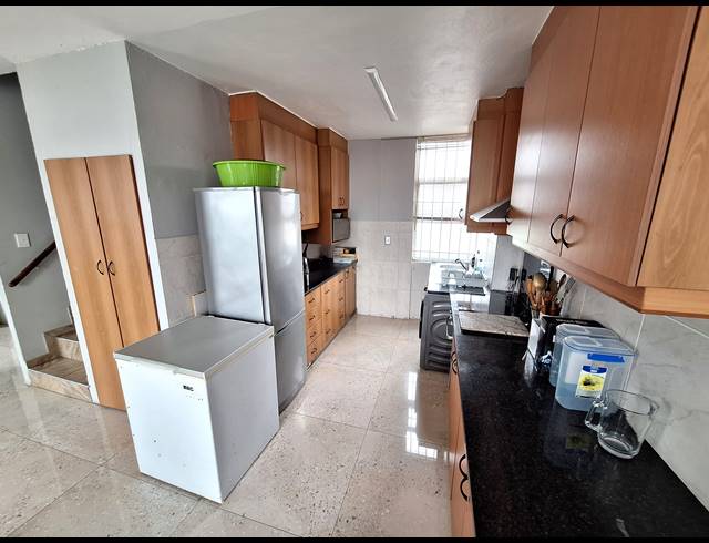 3 BEDROOM APARTMENT TO LET IN ESSENWOOD